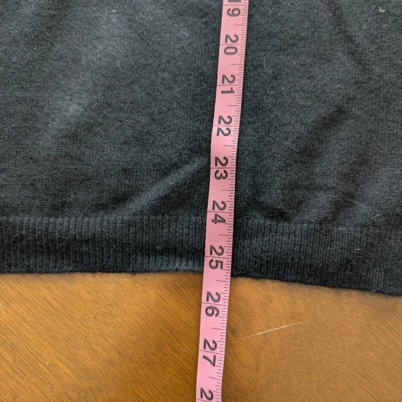 Black Cashmere V- Neck Sweater Size L - Picture 8 of 8